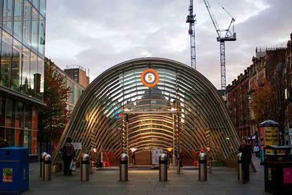 Glasgow-subway-shutterstock_2174345133