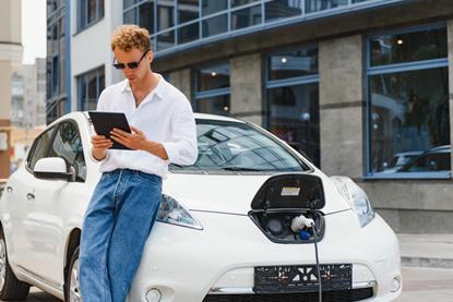 Man with Nissan EV on tablet (1)
