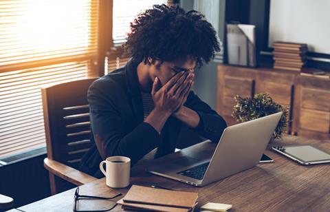 HOW TO DEAL WITH EMPLOYEE BURNOUT IN YOUR BUSINESS 