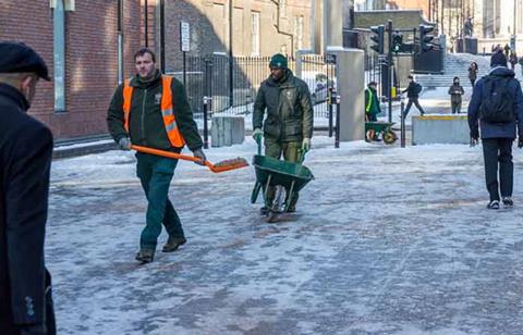 gritter workers