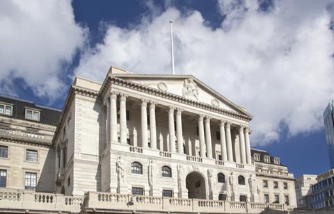 Bank of England has reported a mean gender pay gap of 19.5% for hourly pay as at April 2019.The organisation, which currently has over 4,000 employees. reported its gender pay gap data in line with the government’s gender pay gap reporting regulations.